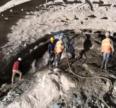 浔阳拱顶带模注浆料的施工流程及注意事项